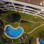 New Calheta Plaza By Your Madeira Апартаменты